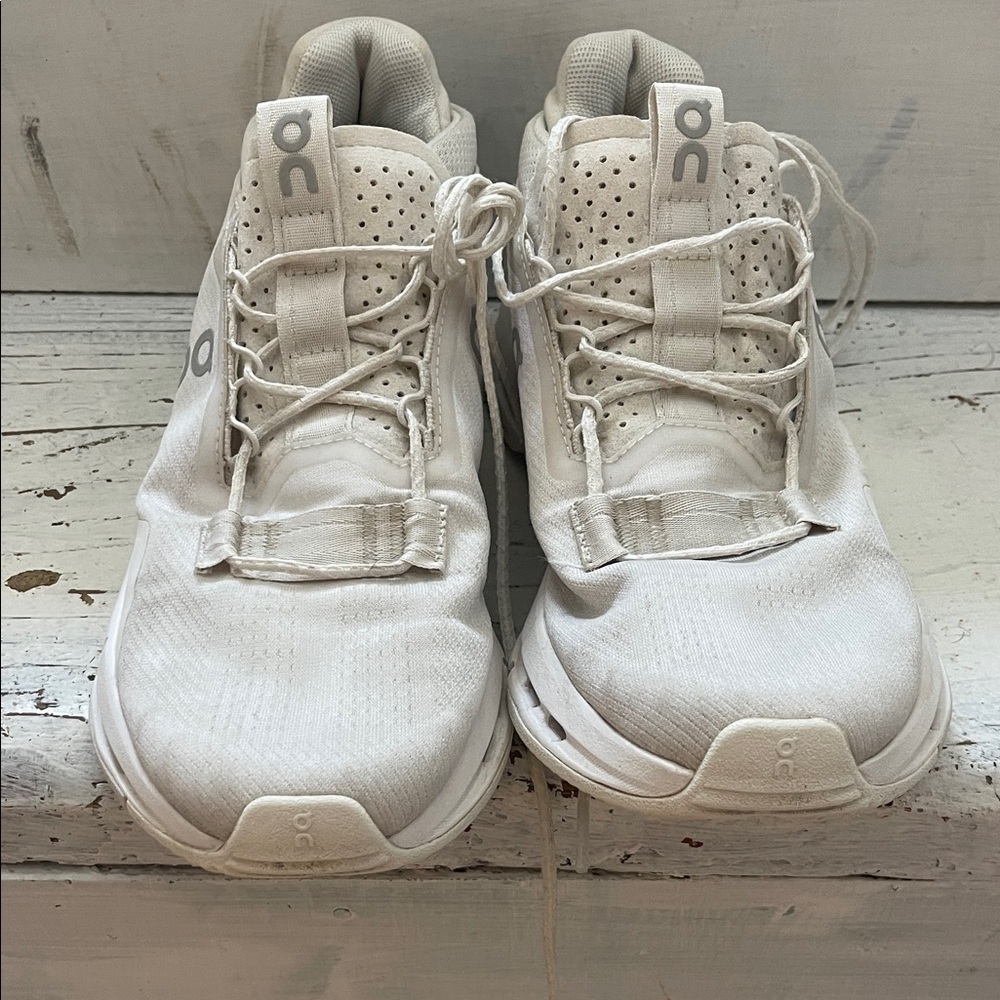 ON Women's White Athletic Shoes